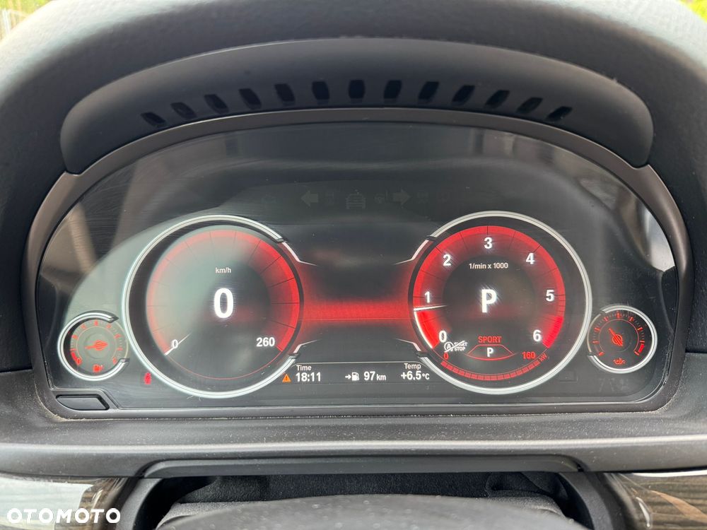 BMW Seria 5 525d xDrive Luxury Line - 29