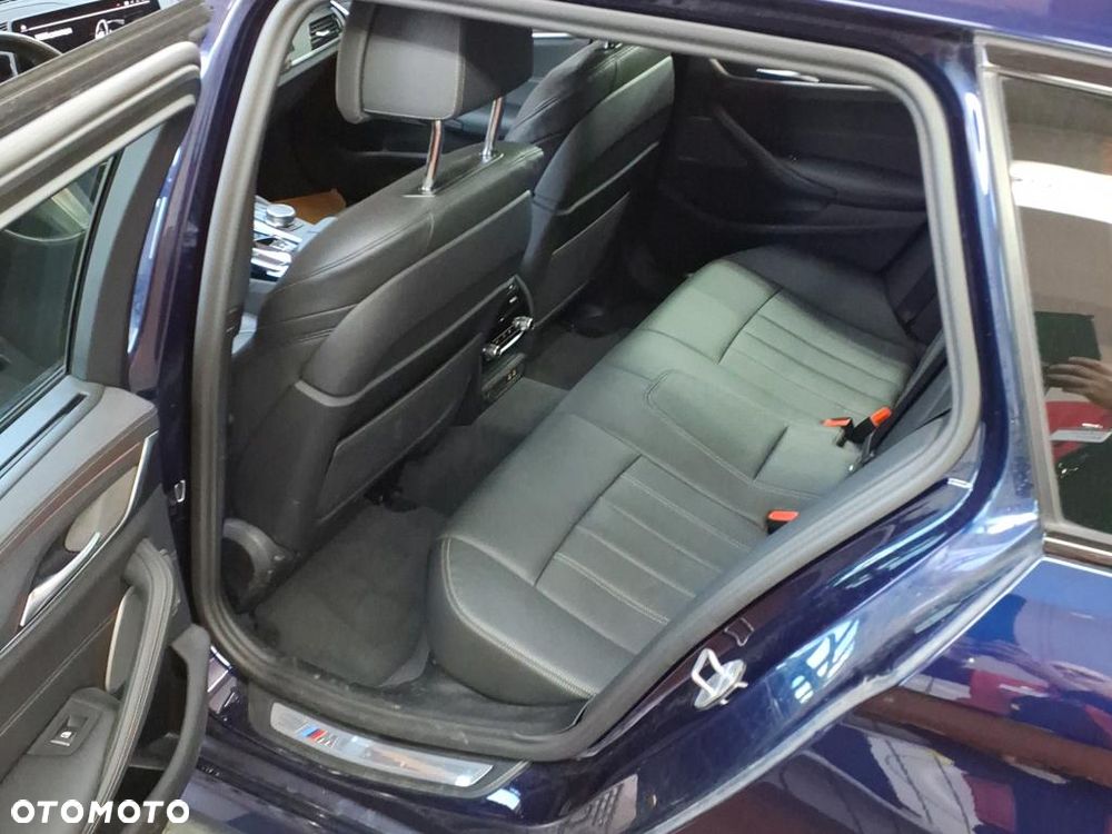 BMW Seria 5 540i xDrive - 11