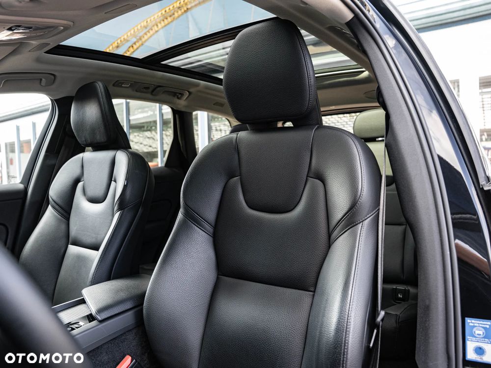 Volvo XC 60 T6 AWD Plug-In Hybrid Inscription - 24