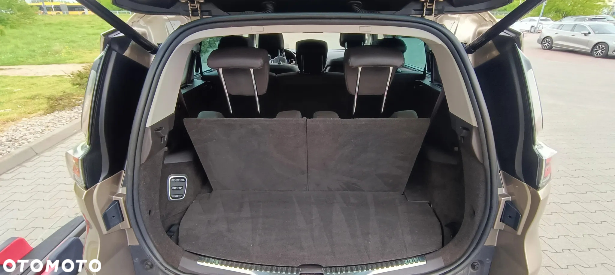 Renault Espace 1.6 dCi Energy Initiale Paris EDC 7os - 16