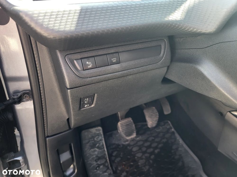 Peugeot 2008 - 9