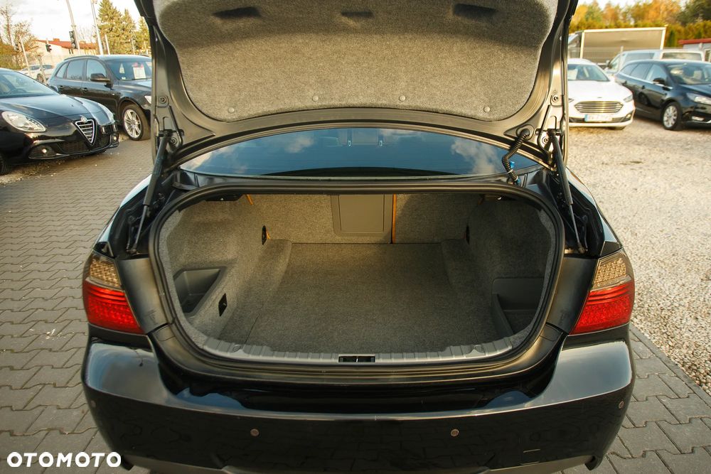 BMW Seria 3 330i - 24