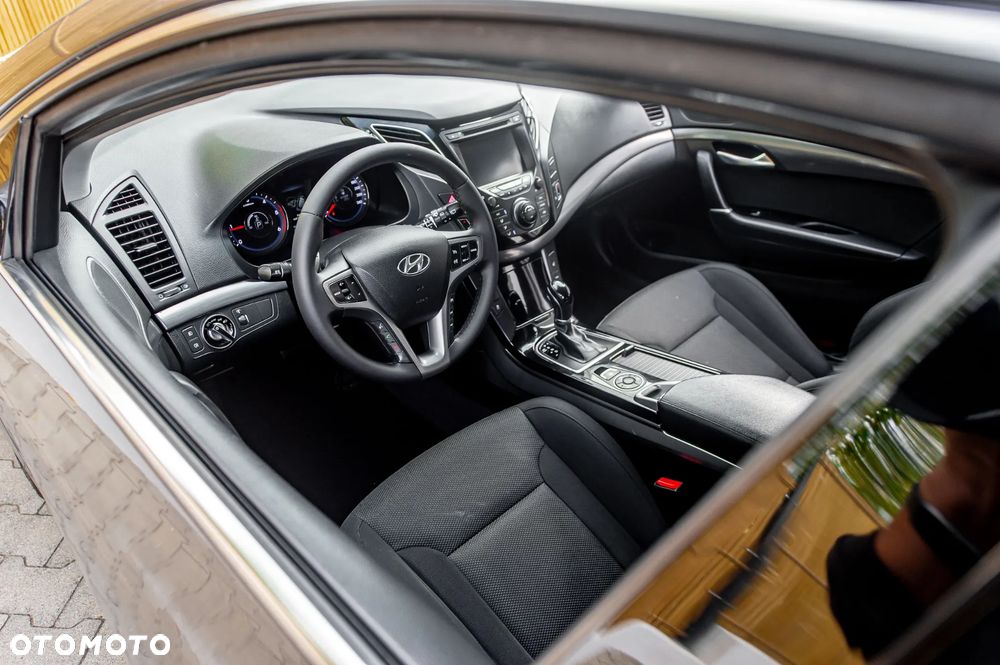Hyundai i40 i40cw 1.7 CRDi Automatik Fifa World Cup Edition Gold - 21