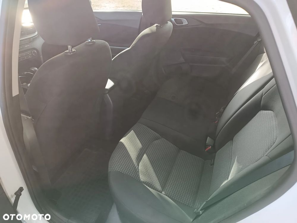Kia Ceed 1.4 S - 11