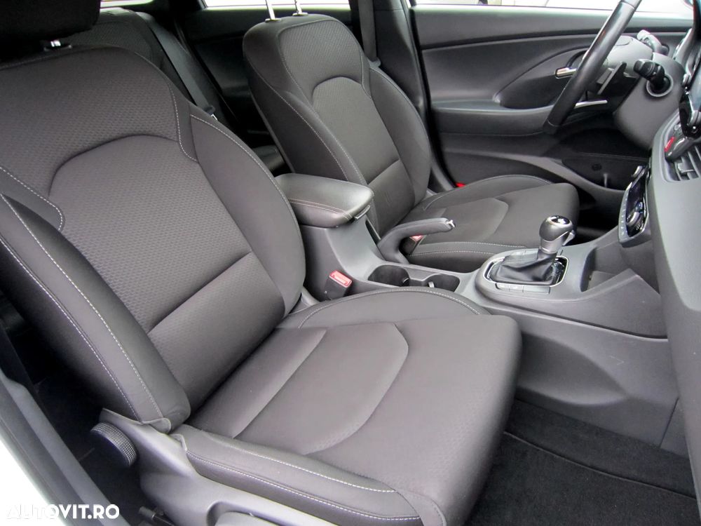 Hyundai i30 Kombi 1.6 CRDI DCT Select - 20