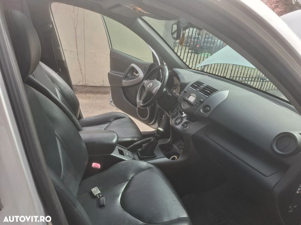 Toyota RAV4 2.2 D-4D Luxury City - 20