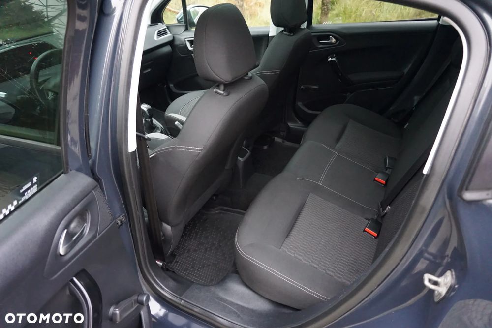 Peugeot 208 - 19