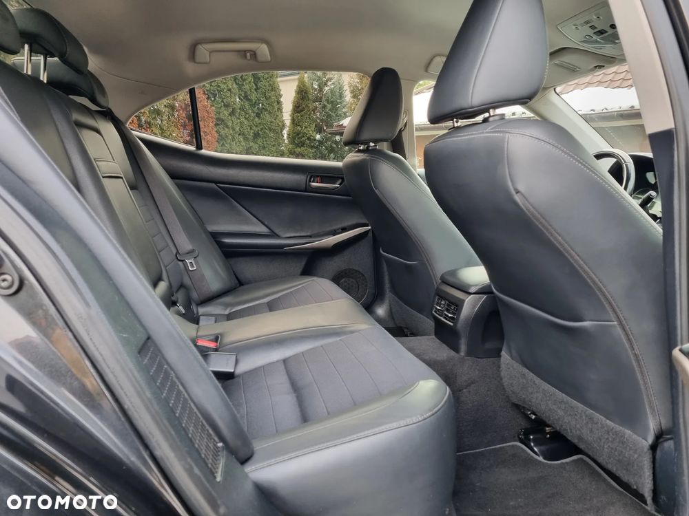 Lexus IS Business Edition - 7