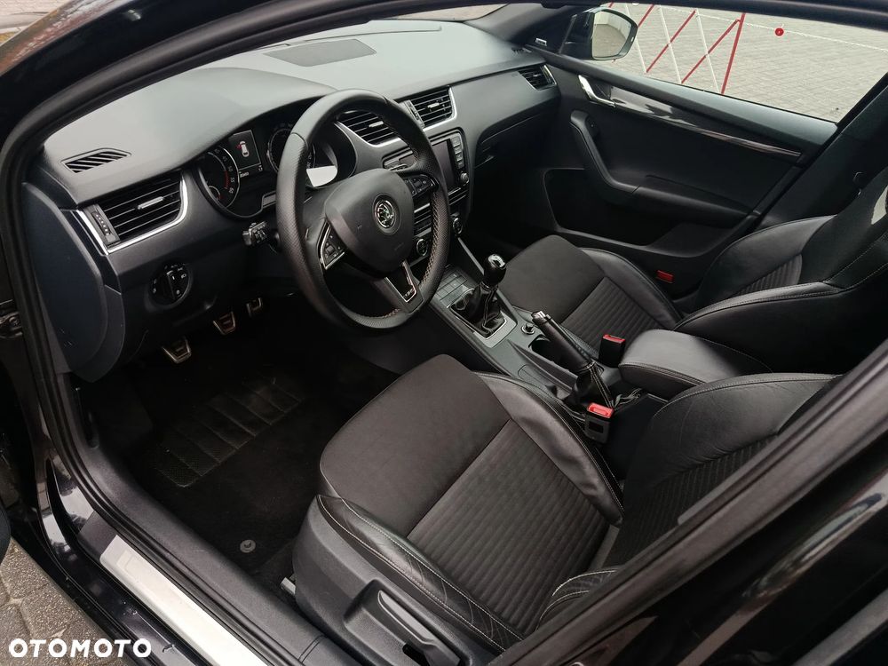 Skoda Octavia Combi 2.0 TDI RS - 19
