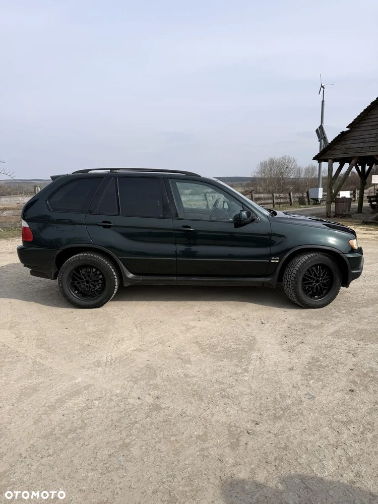 BMW X5 4.4i - 5