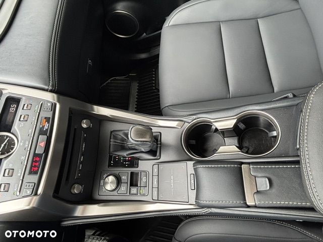 Lexus NX 300h F Impression AWD - 28