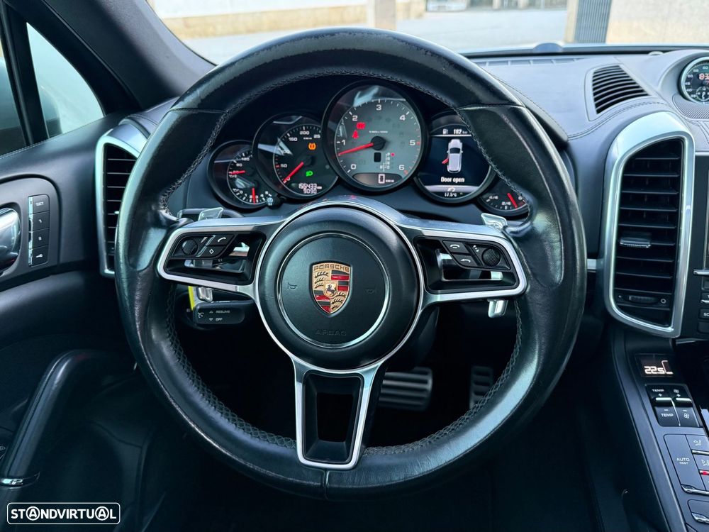 Porsche Cayenne S Platinum Edition - 16