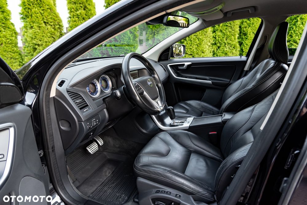 Volvo XC 60 T6 AWD R-Design - 16