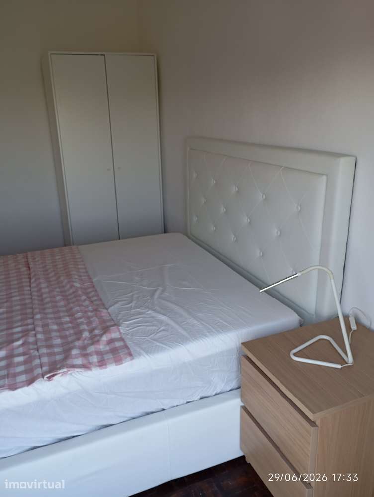 Quarto casal ou individual em edifício bem localizado com mobília - Grande imagem: 2/10