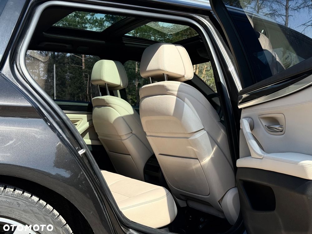 BMW Seria 5 530d xDrive Sport-Aut Luxury Line - 25