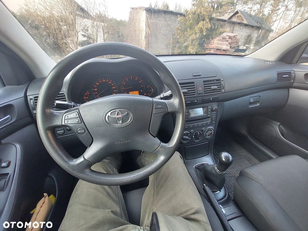 Toyota Avensis 1.8 VVT-i Luna - 5