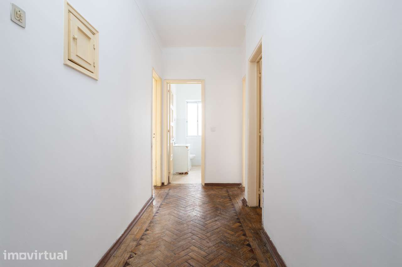 Apartamento T2+1 na Amora, com garagem e logradouro - Grande imagem: 4/25