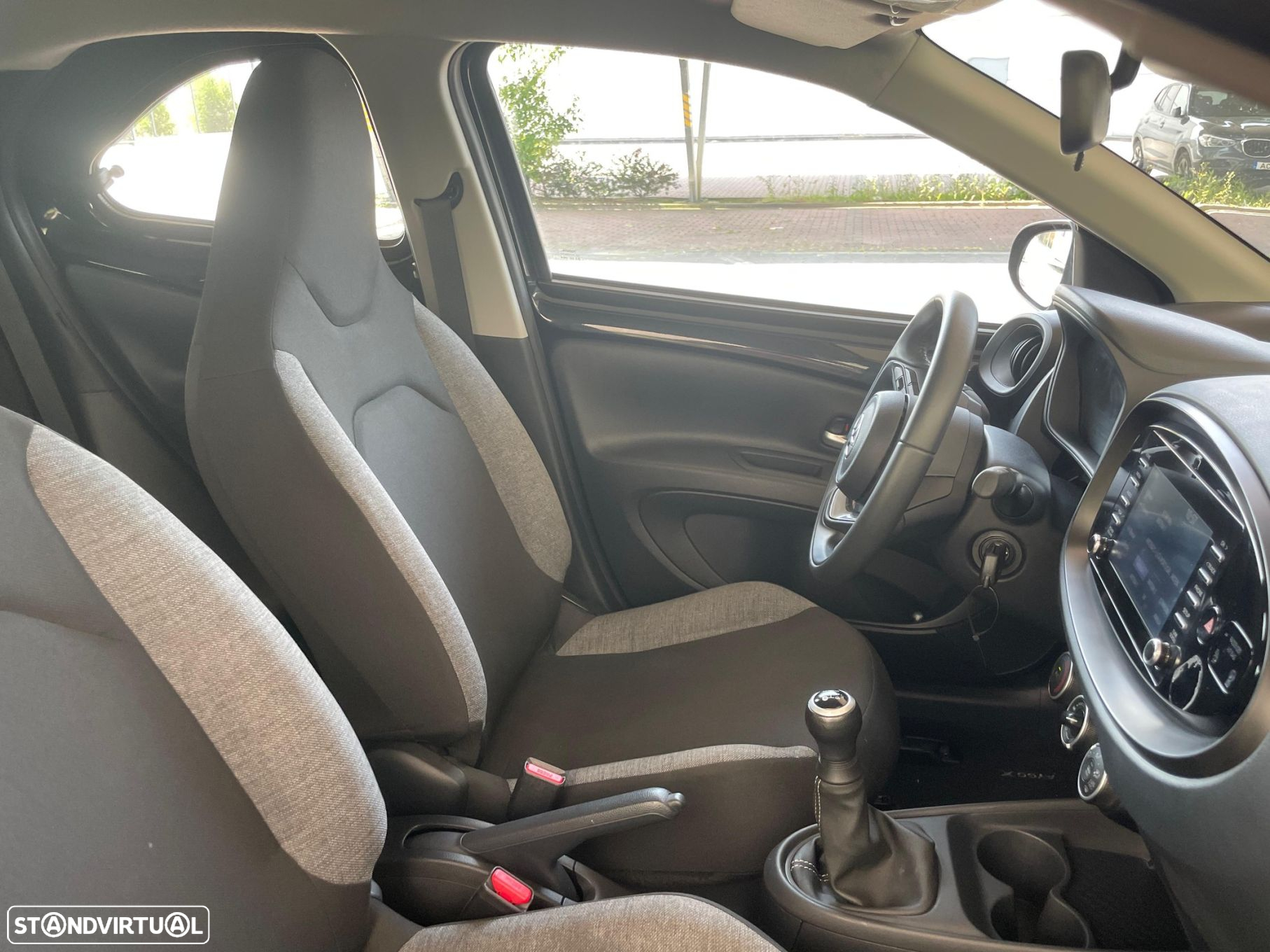 Toyota Aygo X 1.0 Envy - 12