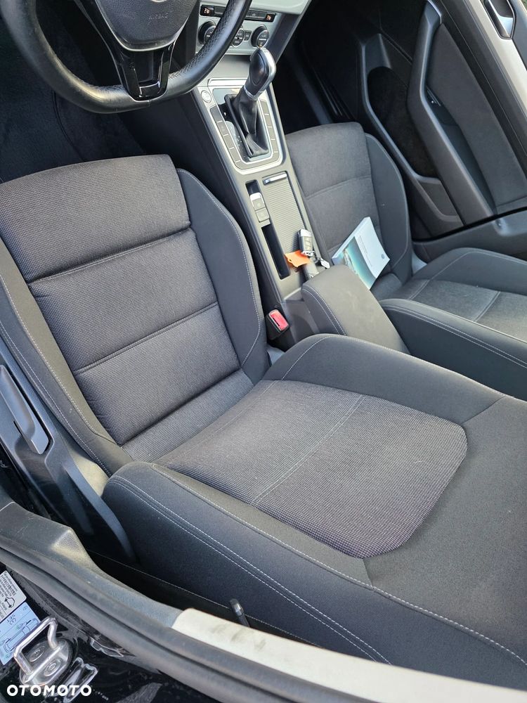 Volkswagen Passat 1.6 TDI SCR DSG Comfortline - 15