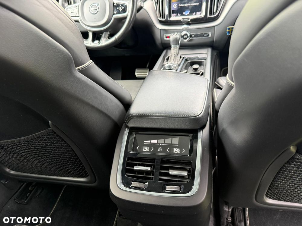 Volvo XC 60 T5 AWD R-Design - 16