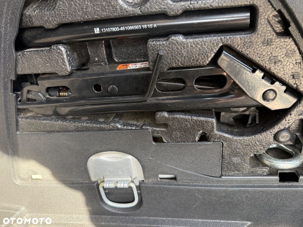 Opel Corsa 1.4 Cosmo - 33