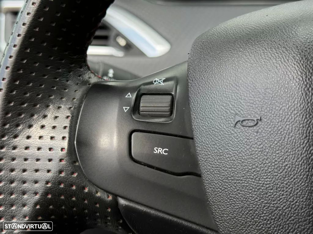 Peugeot 208 1.2 PureTech GT Line - 35