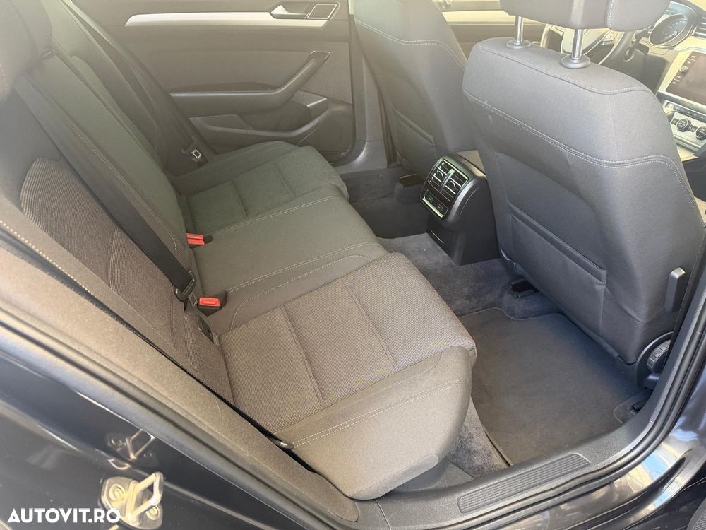 Volkswagen Passat 2.0 TDI SCR DSG Comfortline - 11