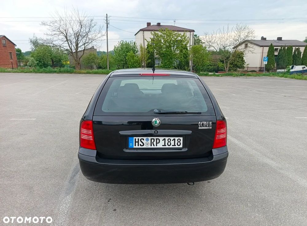 Skoda Octavia 1.6 Combi Ambiente - 10