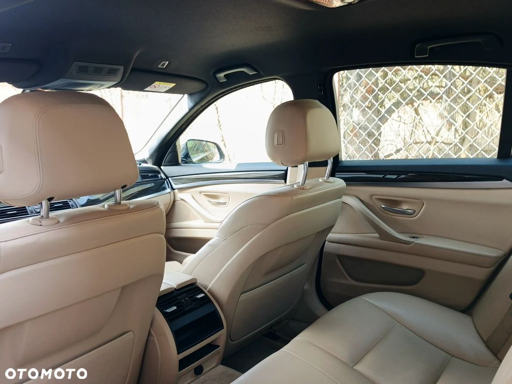 BMW Seria 5 520d xDrive - 15