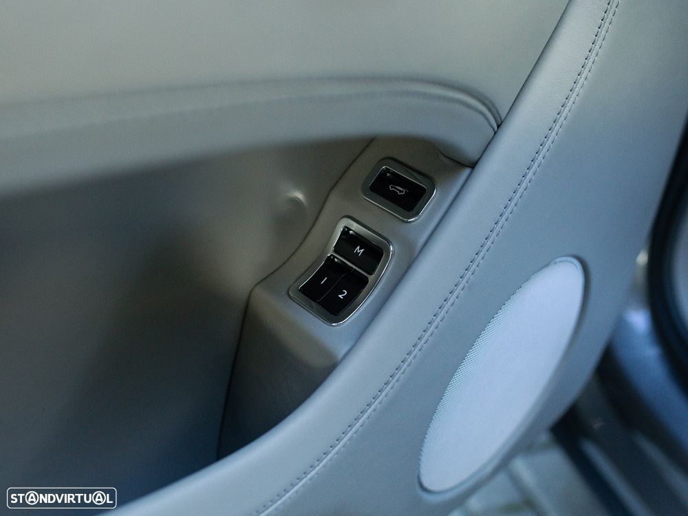 Bentley Bentayga V8 - 36