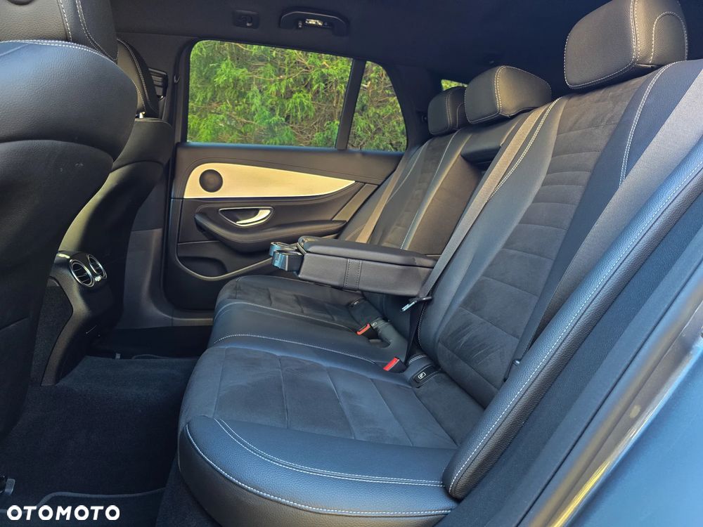 Mercedes-Benz Klasa E 220 d 4-Matic AMG - 33