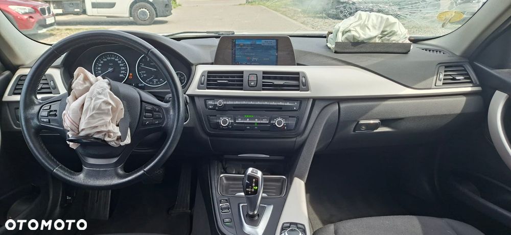 BMW Seria 3 320d xDrive - 9