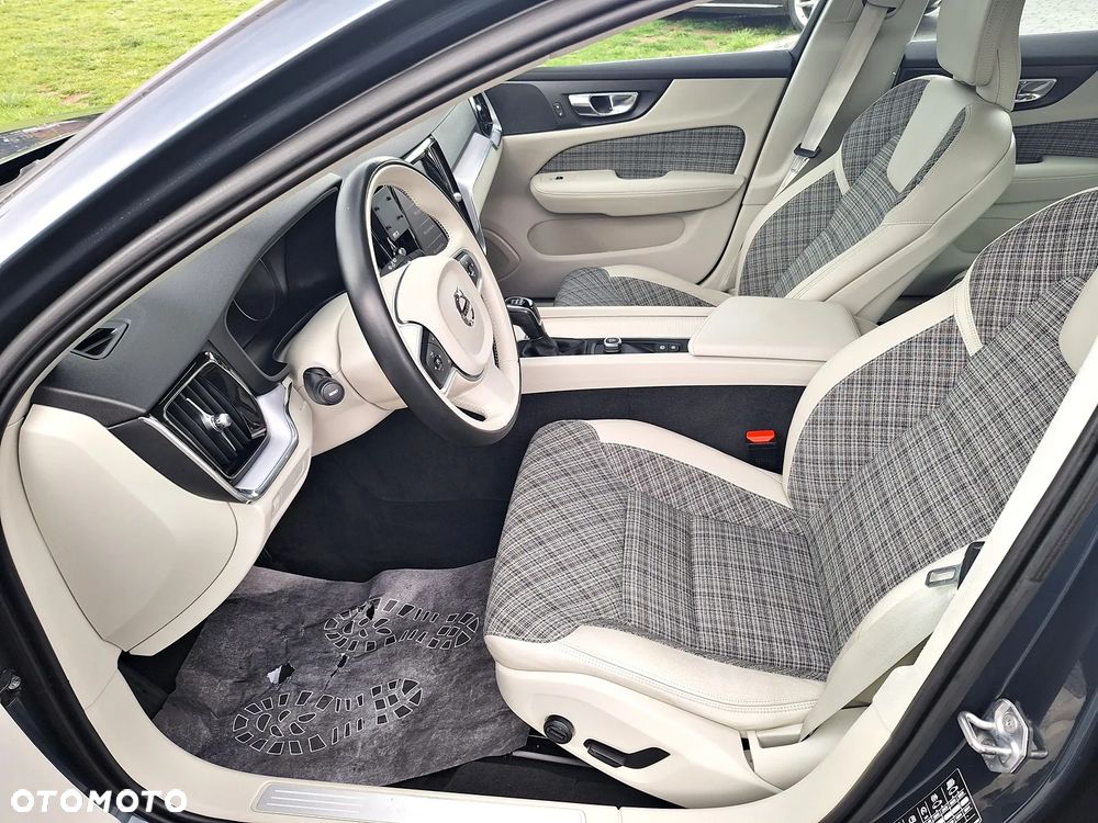 Volvo V60 D3 Momentum Core - 21