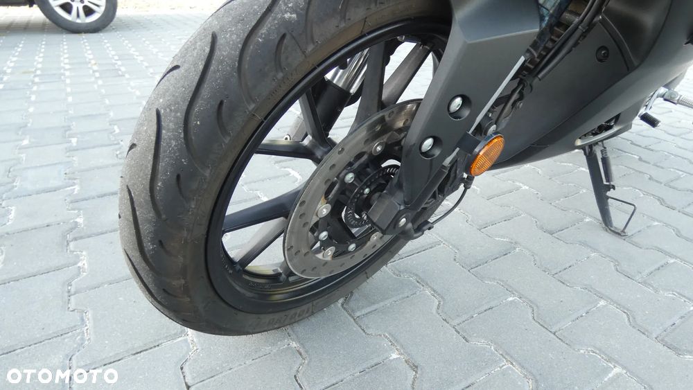 Yamaha YZF - 19