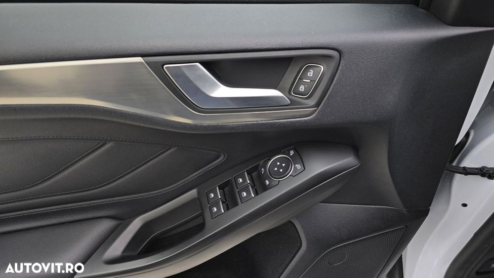 Ford Focus 1.0 EcoBoost Titanium - 11