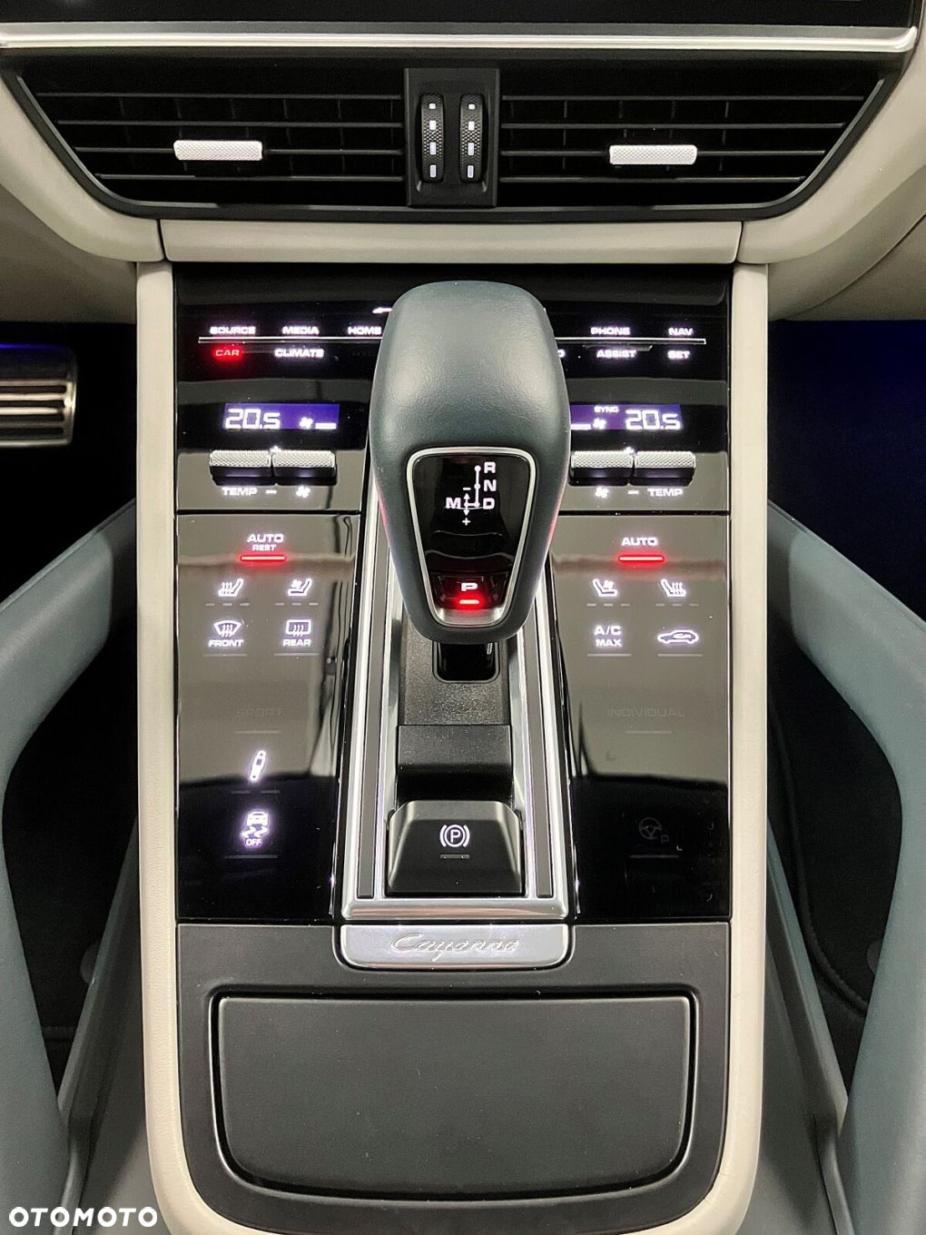 Porsche Cayenne - 34