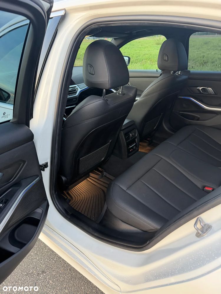 BMW Seria 3 330i Sport Line - 10