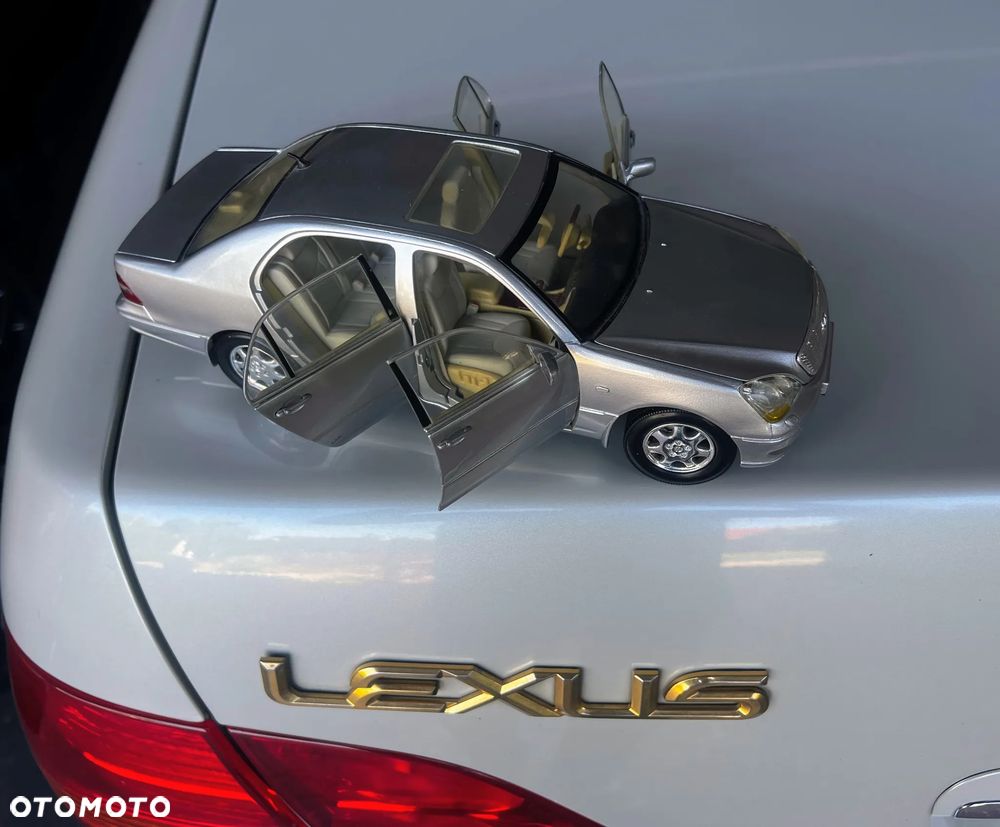 Lexus LS - 12