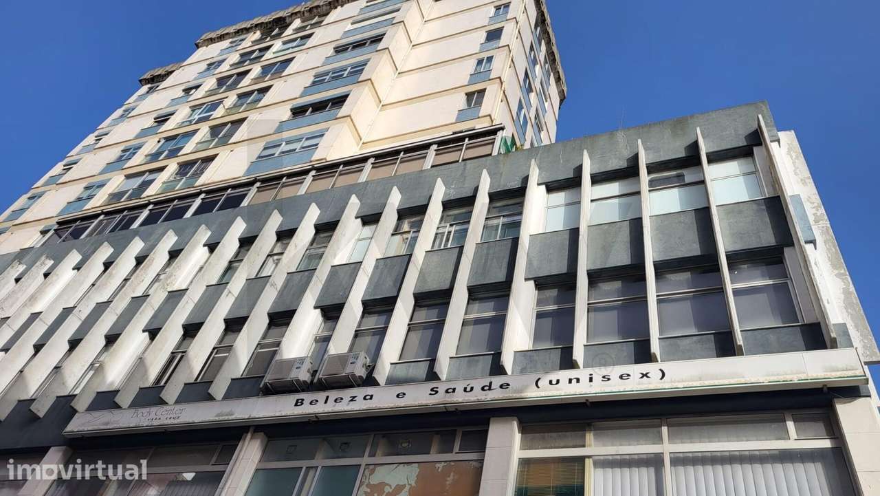 Loja c/ estudo prévio p/ conversão em apartamento T3 ou T4 | Centro de - Grande imagem: 2/9