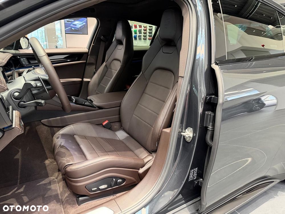 Porsche Panamera - 12