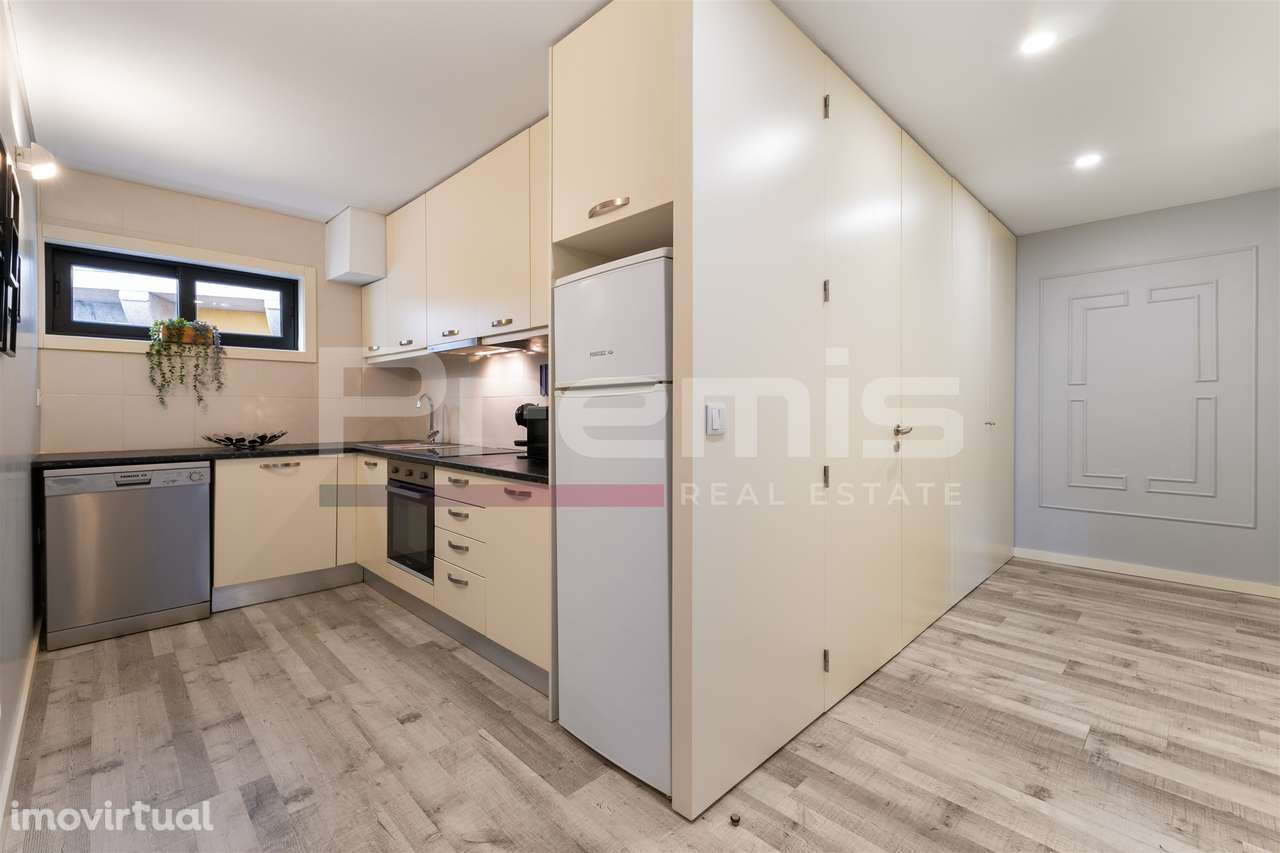 T1 no centro do Porto em frente ao metro - Grande imagem: 5/21