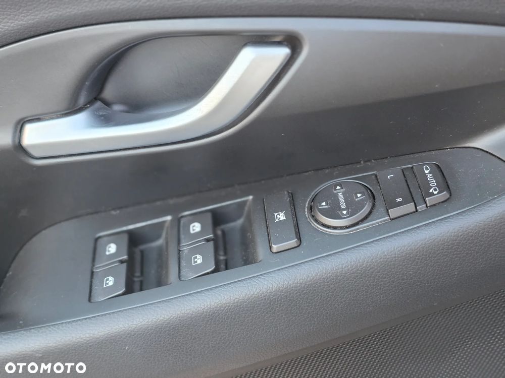 Hyundai i30 1.6 D Comfort - 27