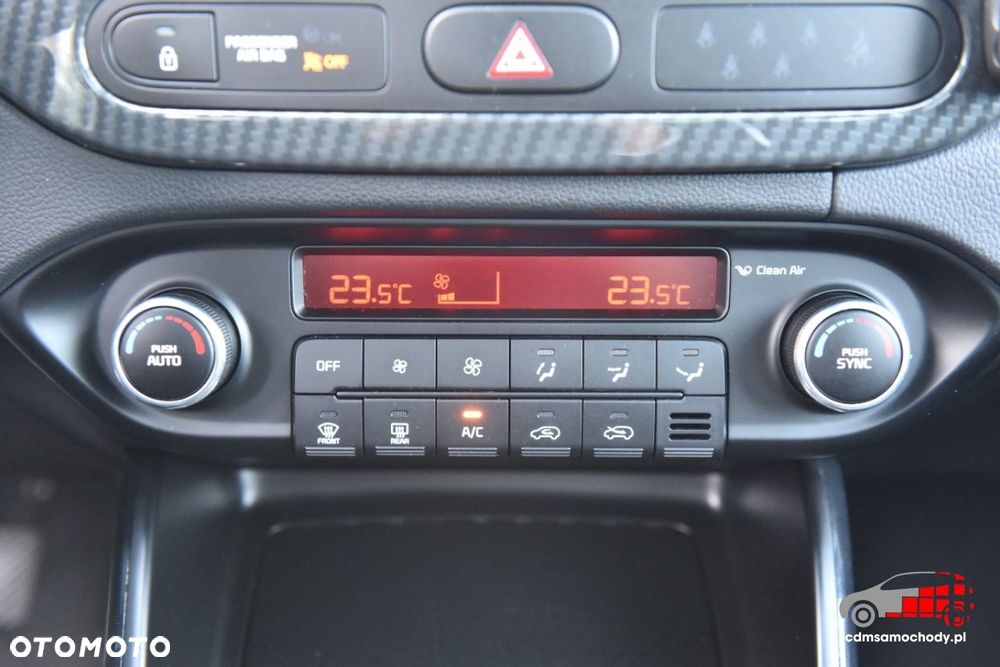 Kia Carens - 31