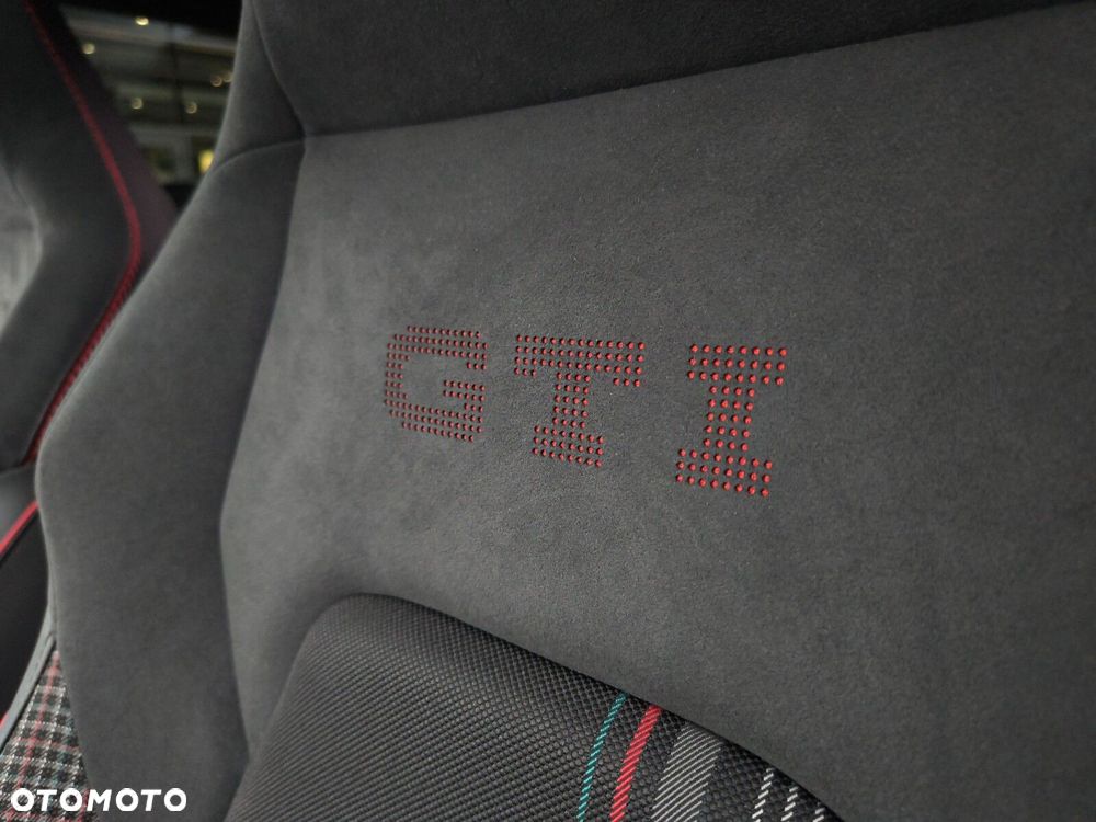 Volkswagen Golf 2.0 TSI GTI Edition 50 DSG - 37