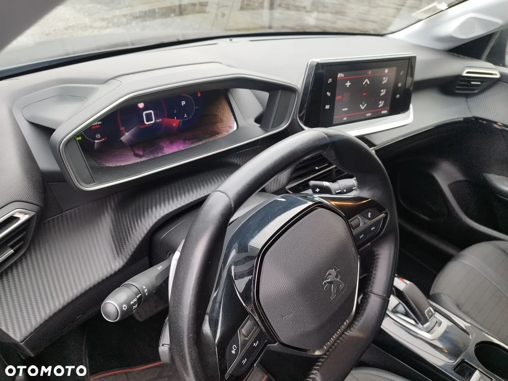 Peugeot 208 PureTech 100 EAT8 Allure - 12