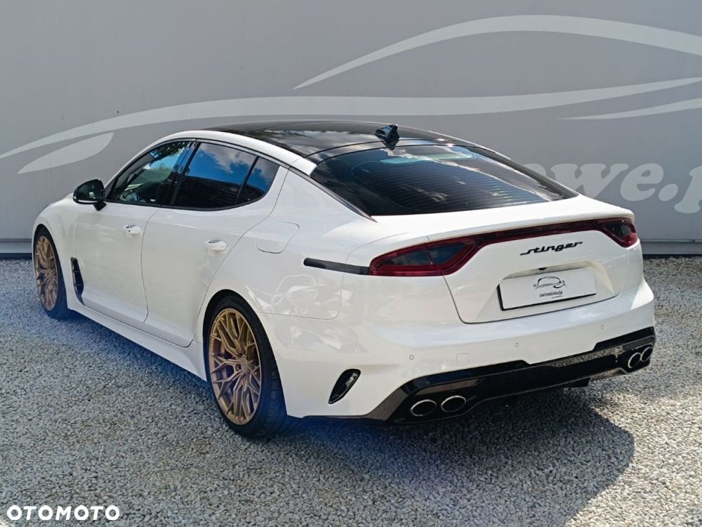 Kia Stinger - 4