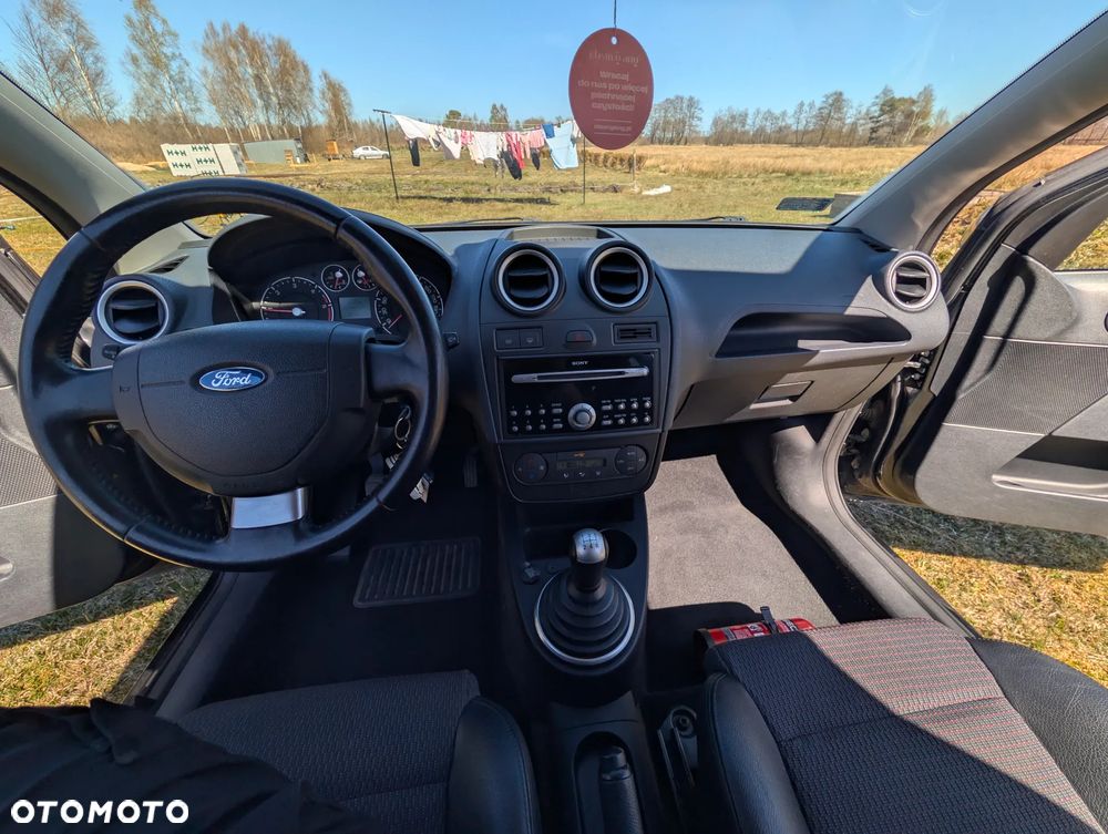 Ford Fiesta 1.6 TDCi Sport - 26