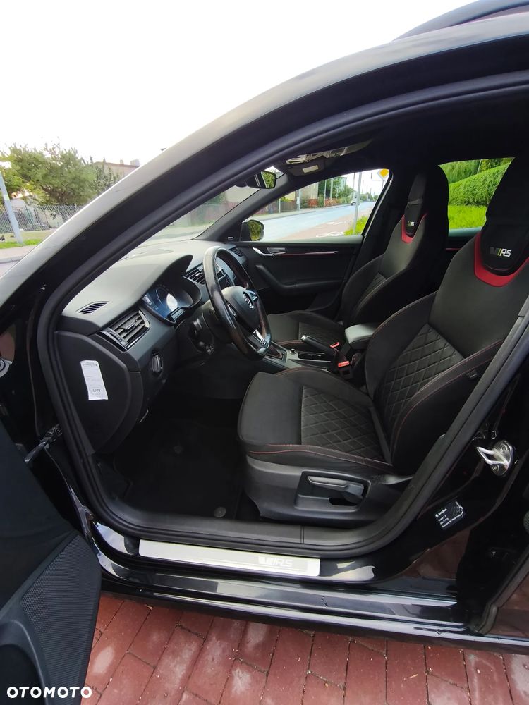 Skoda Octavia 2.0 TDI DSG RS - 25