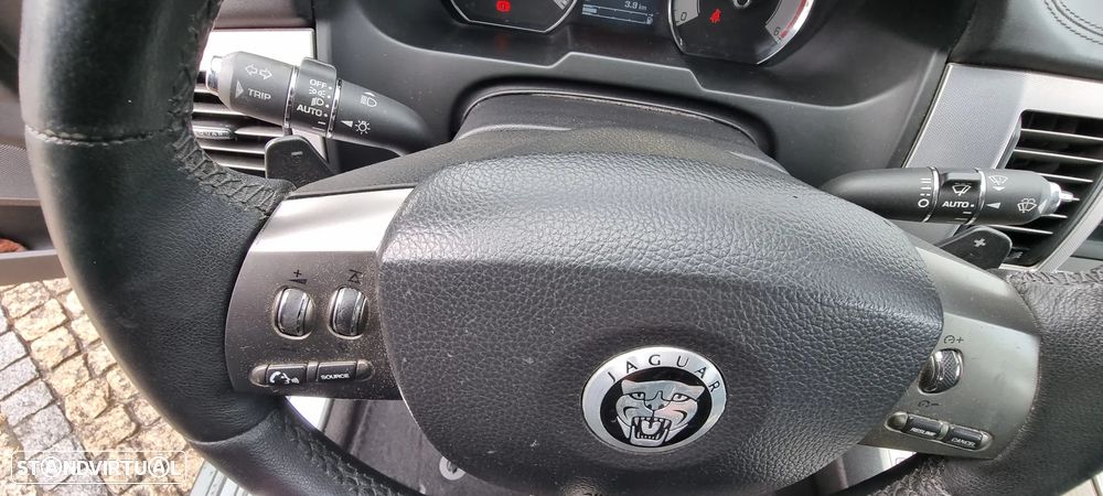 Jaguar XF 2.7 D V6 Premium Luxury - 14