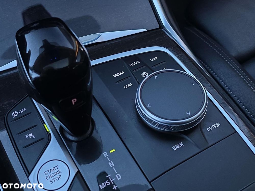 BMW Seria 3 320d - 23